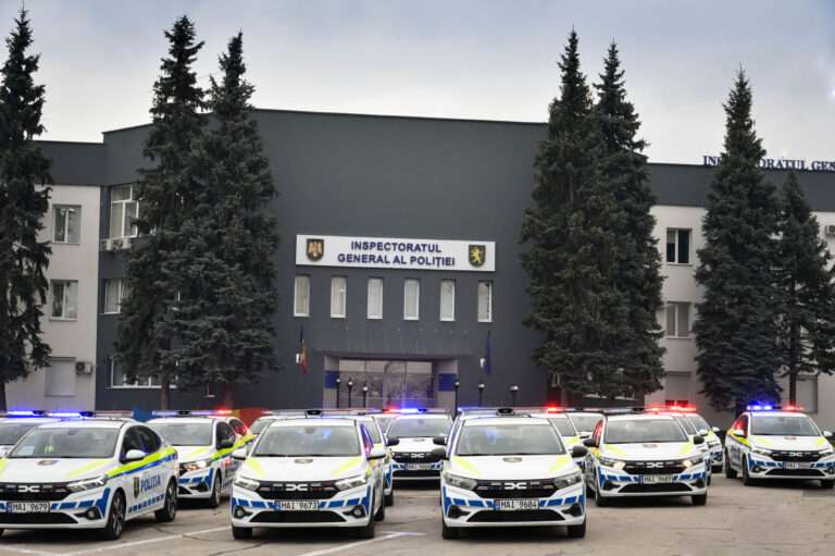 Полиция Молдовы получила 90 новых машин от Германии и Румынии