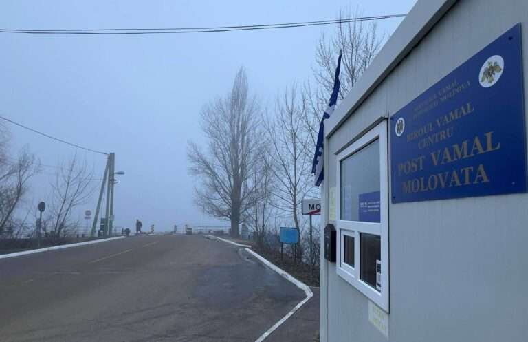 Моловата таможенный пункт пирс