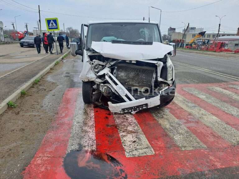 В Комрате два человека пострадали в аварии