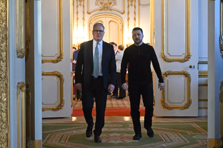 Стармер и Зеленский на саммите в Лондоне