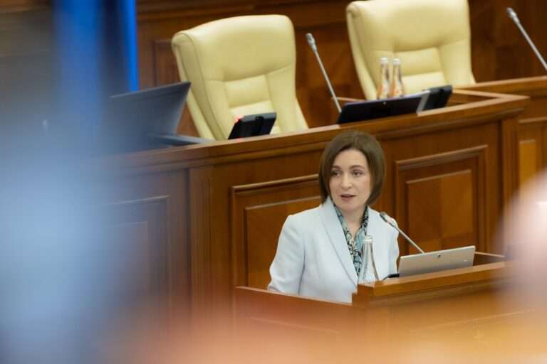 Майя Санду парламент Молдовы 17 апреля