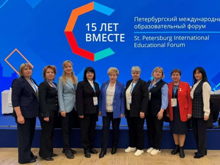Учителя из Гагаузии съездили на форум в Петербурге, где награждали российских военных