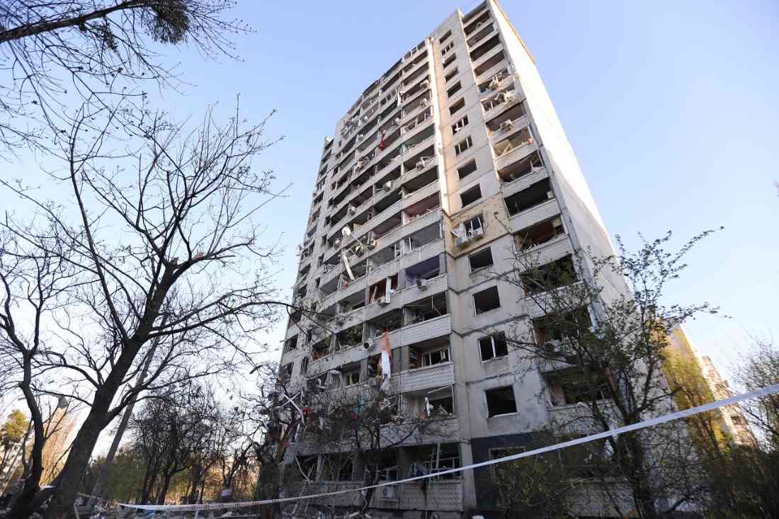 Удар по жилому дому в Харькове