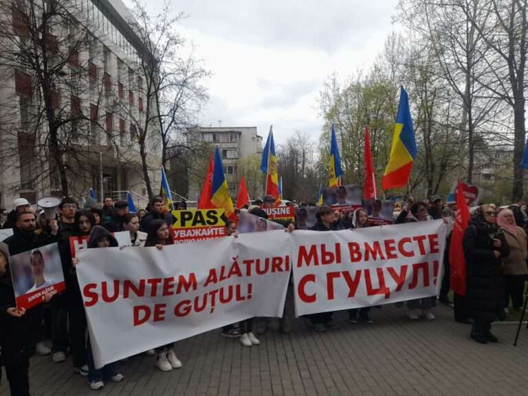 (ВИДЕО) Шоровцы протестуют у Апелляционной палаты в ожидании решения по аресту Гуцул