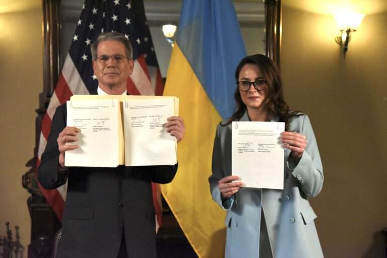 Министр финансов США Скотт Бессент и министр экономики Украины Юлия Свириденко соглашение о недрах