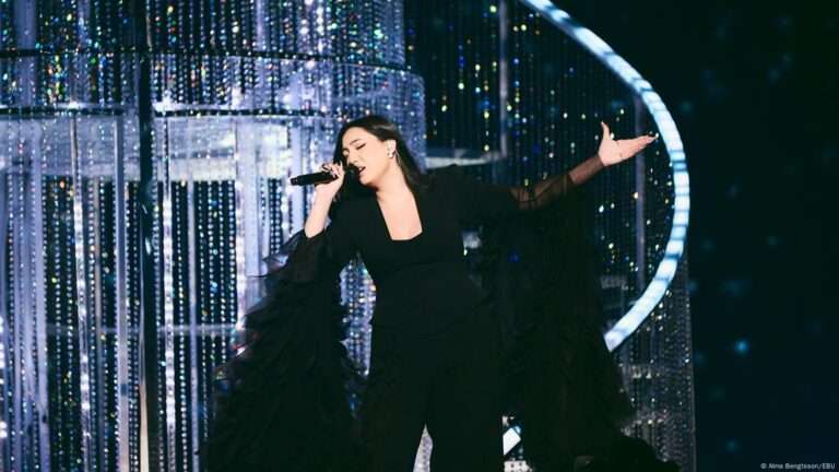 Юваль Рафаэль из Израиля в полуфинале конкурса Eurovision 2025