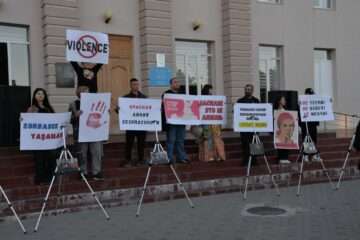Акция против насилия над женщинами в Комрате