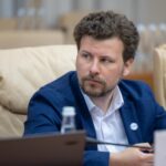 Дан Перчун обещает найти решение по повышению зарплат учителям до 1 сентября