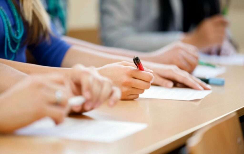 В Молдове выпускники требуют пересмотреть результаты БАКа по математике: экзамен назвали слишком сложным