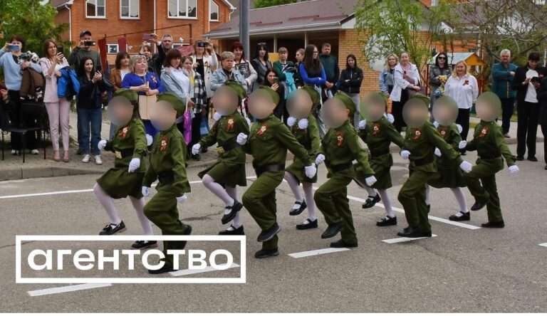 военный парад детсадовцев Россия