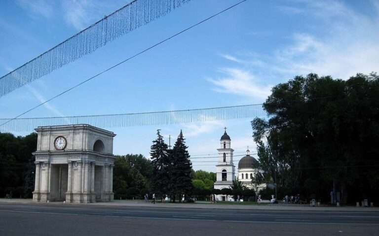 Центр Кишинёва, Площадь Великого национального Собрания, Арка, Собор