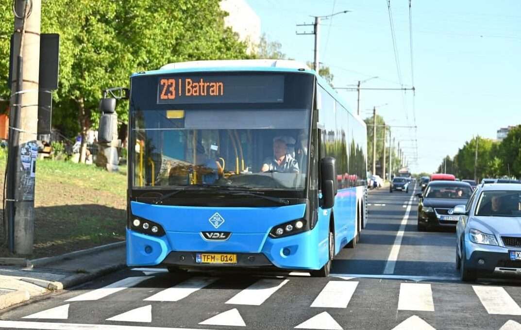 автобус с желтыми номерами