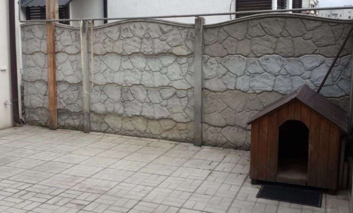 будка во дворе