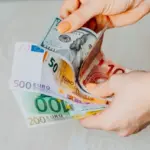 Доллар дорожает — курс валют на пятницу и выходные