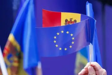 флаги молдовы и евросоюза