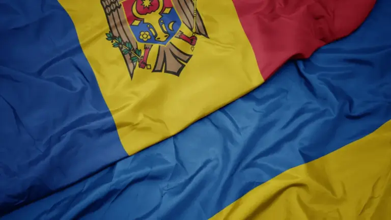 флаги молдовы и украины