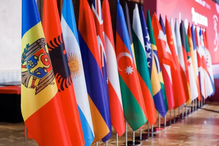 Флаги на на Всемирном конгрессе виноделия в Кишинёве