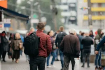 люди иду в по улице, Молдова