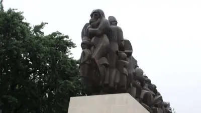 Памятник жертвам депортаций коммунистического режима в Кишинёве