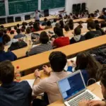Квоты при поступлении и стипендии за успеваемость: в Молдове вводят новые меры поддержки для ромских школьников и студентов