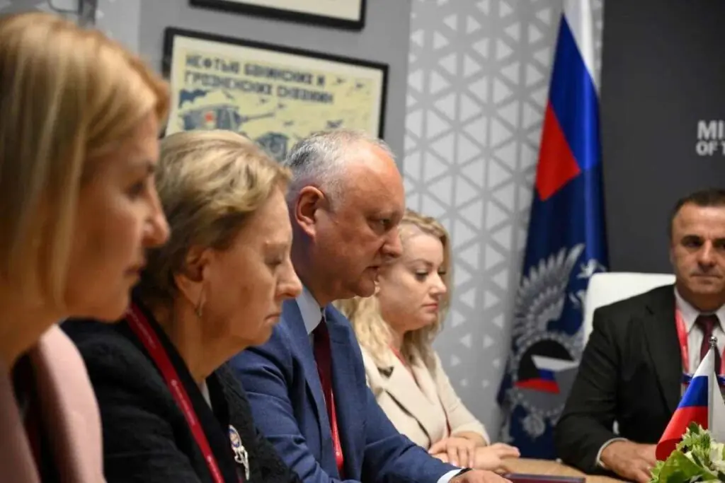 Ирина Влах, Зинаида Гречаная, Игорь Додон, Диана Караман, Василе Тарлев на встрече в Санкт-Петербурге с замминистра энергетики РФ Павлом Юрьевичем Сорокиным, 20 июня 2025