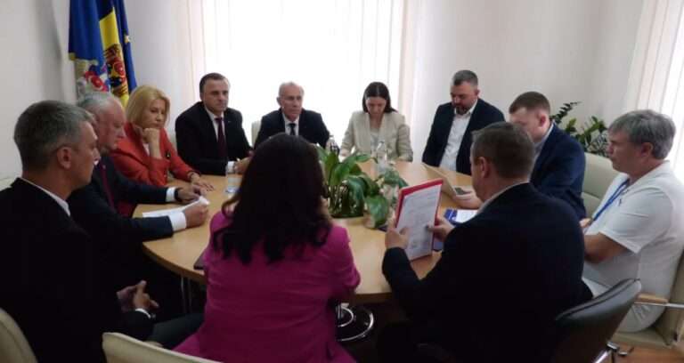Игорь Додон Ирина Влах регистрируют блок в ЦИК