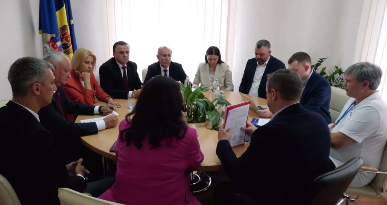 Игорь Додон Ирина Влах регистрируют блок в ЦИК