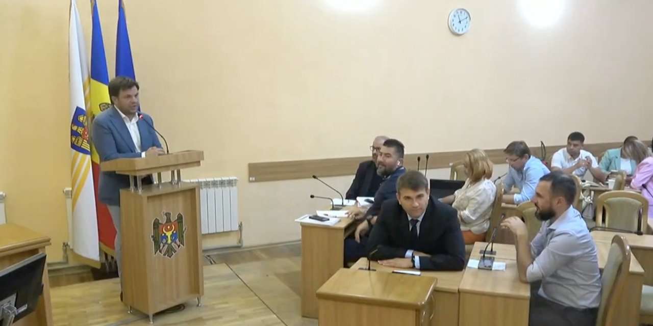 Epamedia требует от мэрии Кишинева почти 100 млн евро