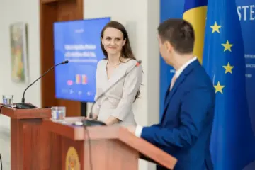 Оана Цою в Кишинёва на встрече с Михаем Попшоем