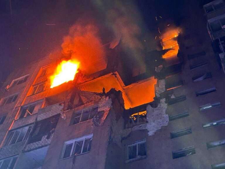 Российские дроны ударили по Одессе: ранены пятеро, эвакуированы более 50 человек