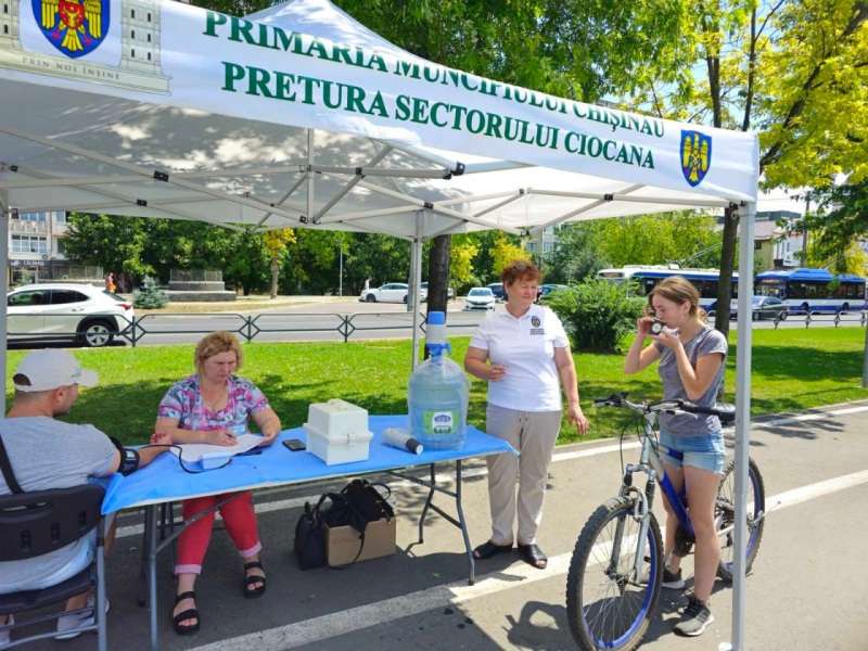 Из-за жары в Кишиневе установили пункты с питьевой водой