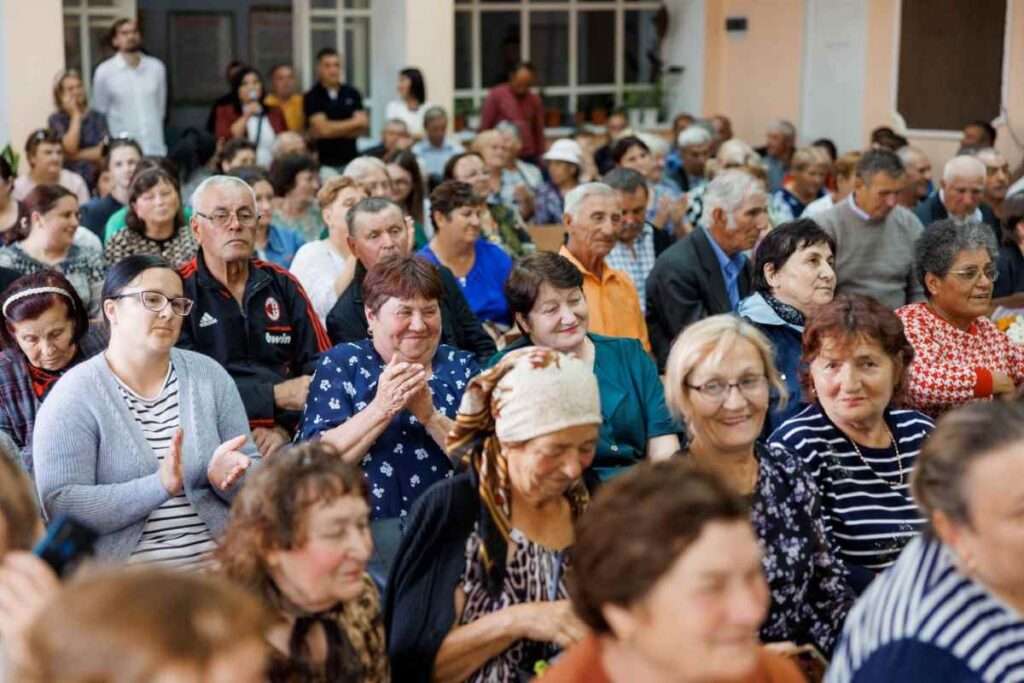 Майя Санду в родном селе Рисипень, Фалештский район