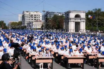 В Большом национальном диктанте в Кишиневе приняли участие более 2000 человек. Мероприятие прошло 31 августа, в День румынского языка,