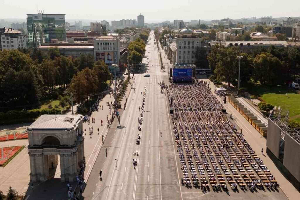 В Большом национальном диктанте в Кишиневе приняли участие более 2000 человек. Мероприятие прошло 31 августа, в День румынского языка,