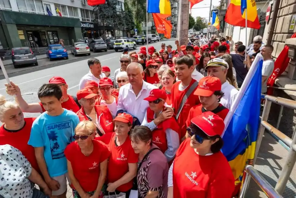 протест социалистов у цика в кишинёве