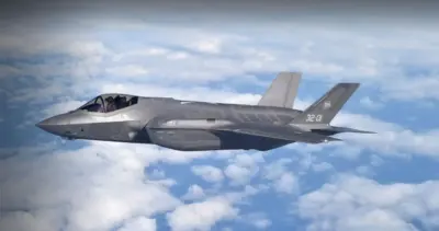 Истребитель F-35 в небе