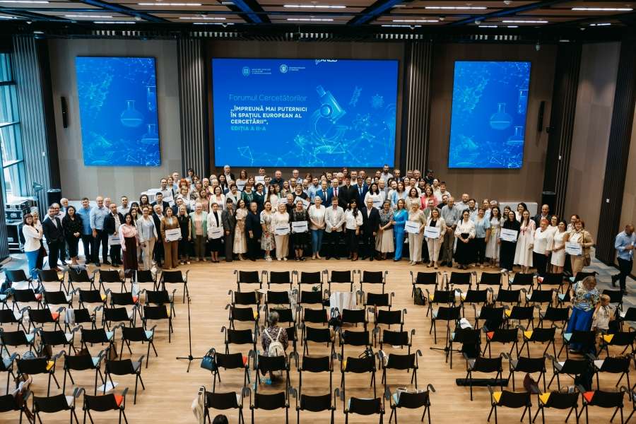 Учёные из Молдовы и Румынии на форуме в Кишинёве