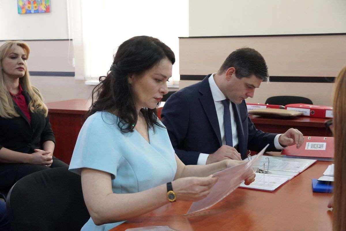 Движение Moldova Mare во главе с Фуртунэ подало в ЦИК заявку на регистрацию списка из 70 кандидатов.