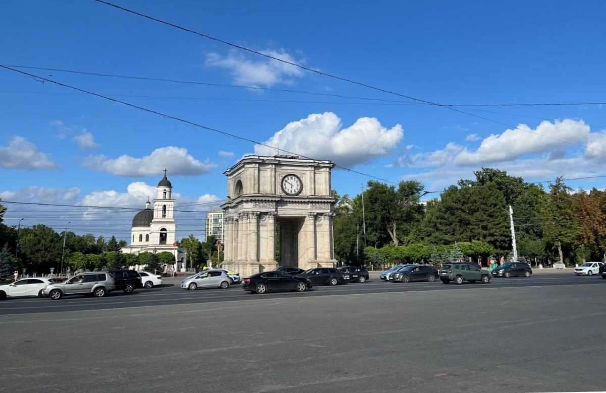 30 августа - 31 августа приостановят движение общественного и частного транспорта по площади Великого национального собрания в Кишиневе