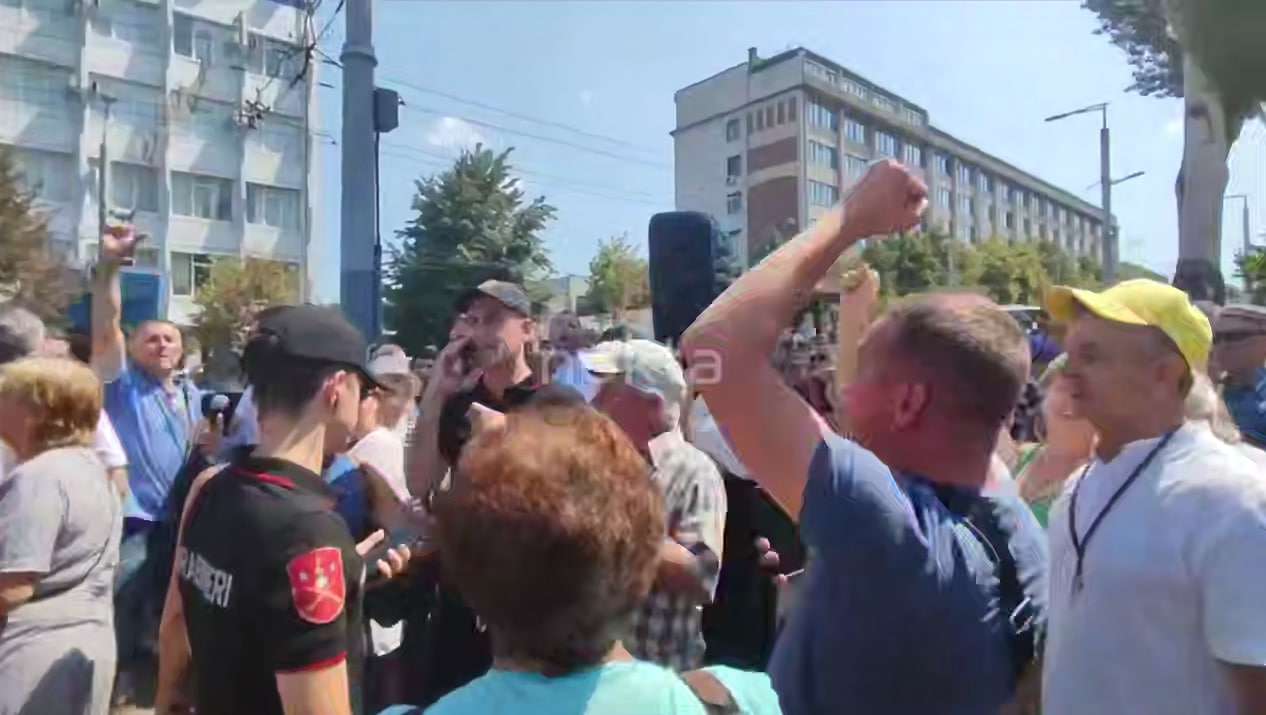 журналисты подверглись нападениям на митинге в поддержку Гуцул