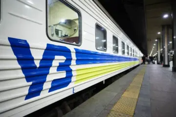поезд украинских железных дорог