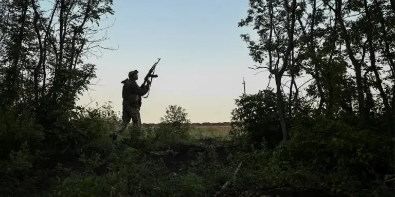 Боец ВСУ возле Покровска