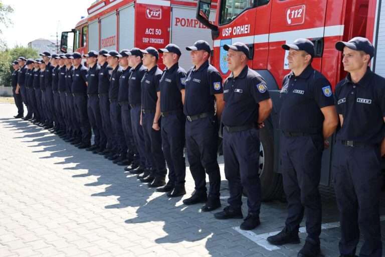 Команда из 44 молдавских пожарных завершила миссию по наземному тушению лесных пожаров в Греции