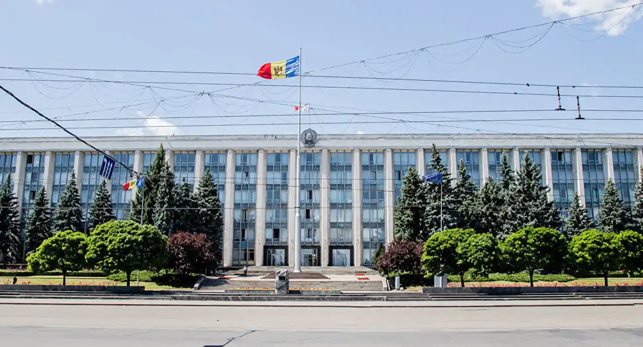 здание правительства Молдовы в Кишинёве