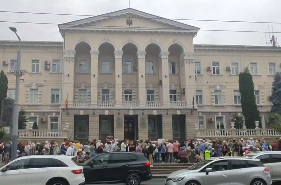 В Кишиневе у здания МВД прошла небольшая акция шоровцев