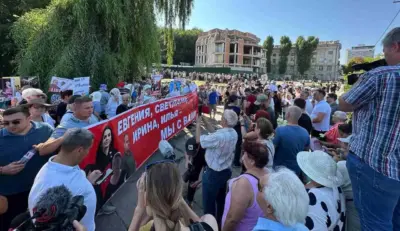 шоровцы у вокзала в Кишинёве