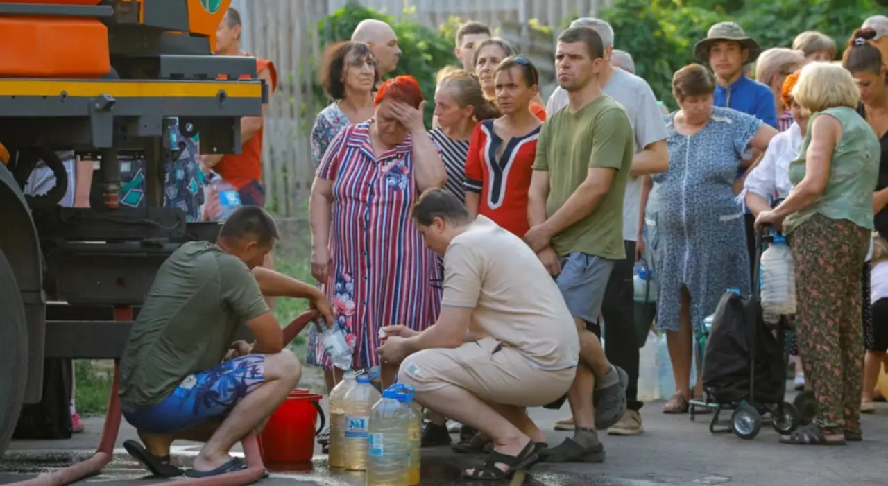 Катастрофический дефицит воды в Донецке