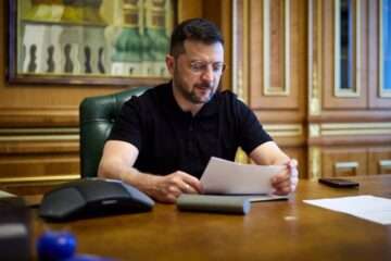 Владимир Зеленский подписал закон, который официально вводит понятие «рашизм» как «гибридной тоталитарной идеологии» России.