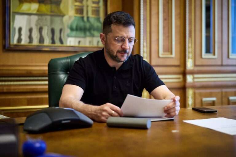 Владимир Зеленский подписал закон, который официально вводит понятие «рашизм» как «гибридной тоталитарной идеологии» России.