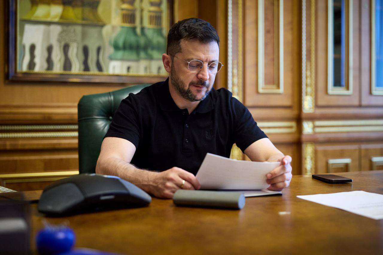 Владимир Зеленский подписал закон, который официально вводит понятие «рашизм» как «гибридной тоталитарной идеологии» России.